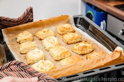 Coixins de pasta de full amb farcit de bolets de tardor
